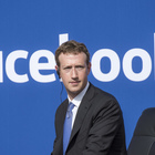 Revenge porn, donna vittima dell'ex compagno denuncia anche Zuckerberg a Napoli: «Facebook non ha oscurato il finto profilo»