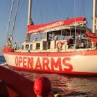 Open Arms, il Tar accoglie il ricorso: «Può entrare in acque italiane». La nave in rotta verso Lampedusa