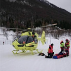 Malore fatale sulle piste da sci: turista di 72 anni si accascia sulla neve e muore