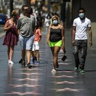 California, 200 morti in 24 ore. A Madrid mascherine obbligatorie in strada