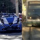 Roma, incidente tram 8 e volante polizia: due agenti ricoverati 