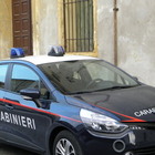 Maltratta la compagna e picchia la figlia di 10 mesi: intervegono i carabinieri