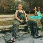 Amanda Knox di nuovo mamma, la foto incinta (con la bottiglia in mano) scatena le polemiche