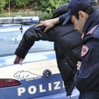 Milano, accoltella i vicini per la musica troppo alta: arrestato 55enne. L'aggressione sulle scale condominiali