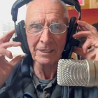 «Sento che il mio tempo sta per finire»: l'ultimo desiderio del nonno 84enne cantato nel brano commovente diventa virale