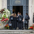 Maurizio Costanzo funerali, la folla di vip