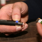 Sigaretta elettronica gli esplode in tasca: ustioni gravi per una guardia giurata