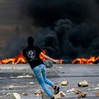Israele, l'appello filo Hamas: «In nome di Gaza scendete nelle piazze del mondo con molotov, pietre e armi». Si teme il venerdì di preghiera