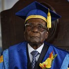 Mugabe parla in tv ma non lascia, i suoi rivali: «Ora impeachment»