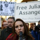 Assange, il fondatore di Wikileaks adesso trema: sì della Corte di Londra all'estradizione in Usa