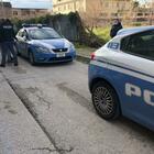 Ruba auto a poliziotto, inseguimento e arresto sull'Appia