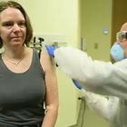 Coronavirus, mamma di 43 anni è la prima a testare il vaccino anti Covid-19: «Per me è una grande opportunità»