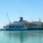 Migranti, 28 positivi al Covid su nave Moby a Porto Empedocle. Il sindaco: rischiamo epidemia. Viminale: sicurezza garantita