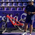 Ronaldo il Fenomeno mantiene la promessa: il Cammino di Santiago in bici, ma c'è un trucco