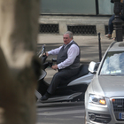 Gerard Depardieu ubriaco in scooter a Parigi, fermato dagli agenti: «Preferisco Putin»