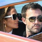 Jennifer Lopez e Ben Affleck, matrimonio in vista? JLo paparazzata con l'anello di fidanzamento al dito: il gossip si accende