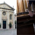 Roma, ruba le offerte in chiesa: preso il ladro “glamour” grazie al borsone Louis Vuitton. Denunciato un 20enne romano