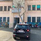 Napoli, studente di 16 anni in ospedale: «Picchiato dal prof per un telefonino»