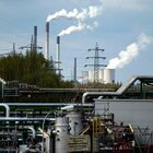 Petrolio e gas russi, intesa Usa-Europa per l’uscita graduale: si muoveranno per primi i Paesi meno esposti