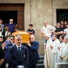 Giulia Tramontano, il lungo addio a lei e Thiago: palloncini bianchi e lacrime ai funerali a Sant'Antimo