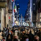 Assembramenti a Milano, Roma e Napoli, è allarme zona gialla