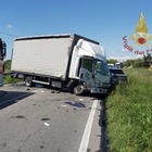 Incidente stradale nel Milanese, furgone sbanda e investe un camionicino: 1 morto e 1 ferito