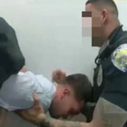 Studente italiano arrestato a Miami, le immagini choc della bodycam: Matteo Falcinelli incaprettato per 13 minuti