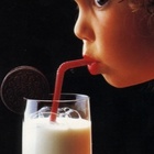 Il latte intero difende i bambini da sovrappeso e obesità