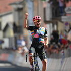 Giro d’Italia: Bettiol fa un capolavoro a Stradella da vero Leone delle Fiandre, Bernal conserva la rosa