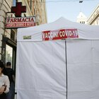 Vaccini Lazio in farmacia, dosi Johnson&Johnson tagliate. «Rischio stop dal 14 giugno»