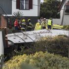 Madeira, bus si ribalta e precipita da una scogliera: «Almeno 28 morti, 57 turisti tedeschi a bordo»
