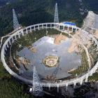 Il radiotelescopio gigante a caccia di extraterrestri con la parabola di 500 metri made in Cina Video