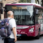 Roma, la grande fuga dai bus: Atac ha perso 4 passeggeri su 5 e Ztl aperta fino ad agosto