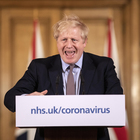 Coronavirus, le stime choc in Gran Bretagna: «55mila persone potrebbero essere già infette». Ma le scuole restano aperte