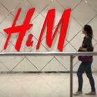 H&M, spiava centinaia di dipendenti: la società condannata a pagare multa da 35 milioni