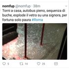 Roma, inferno sul bus: troppe buche, esplodono i vetri. E un maniaco molesta una ragazza