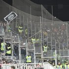Tentata aggressione degli ultrà del Cagliari ai tifosi del Napoli: danneggiato un residence