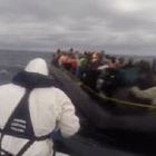 â¢ Lampedusa, in arrivo 12 barconi