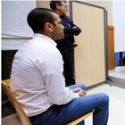 Dani Alves lascia il carcere, l'ex calciatore ha pagato la cauzione da 1 milione di euro per la condanna di stupro