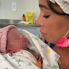 Belen Rodriguez, il primo post con la figlia Luna Marì: «Una felicità indescrivibile!»