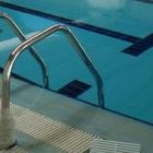 Paura in piscina: malori durante la lezione di nuoto dei bambini a Matelica, colpa del cloro