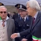 Sgarbi a Viterbo il 25 aprile, il presidente dell'Anpi si rifiuta di stringergli la mano. «Inaccettabile»