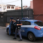 Napoli, la bomba di Ponticelli era per il boss De Micco: da poco scarcerato, si faceva vedere con la pistola in pugno