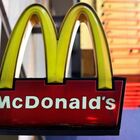 McDonald's down, ristoranti chiusi in tutto il mondo per un guasto: clienti infuriati. Cosa succede