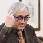 Silvio Viale, il ginecologo e politico indagato per molestie. Denunciato da 4 pazienti: «Palpeggiamenti e frasi invadenti»