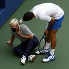 Djokovic, pallata alla giudice di linea: espulso agli Us Open