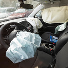 Scoppia l'airbag, neonato morto in un incidente: era nell'ovetto sul sedile anteriore