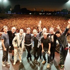 Pearl Jam, salta il live a Vienna: per Eddie Vedder danni alle corde vocali. «Colpa di caldo e incendi»