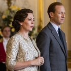 Elisabetta e i rumors sul tradimento a Filippo, The Crown su Netflix fa infuriare Buckingham