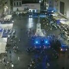 Roma, movida e lancio di bottiglie: scontri con la polizia a Campo de' Fiori